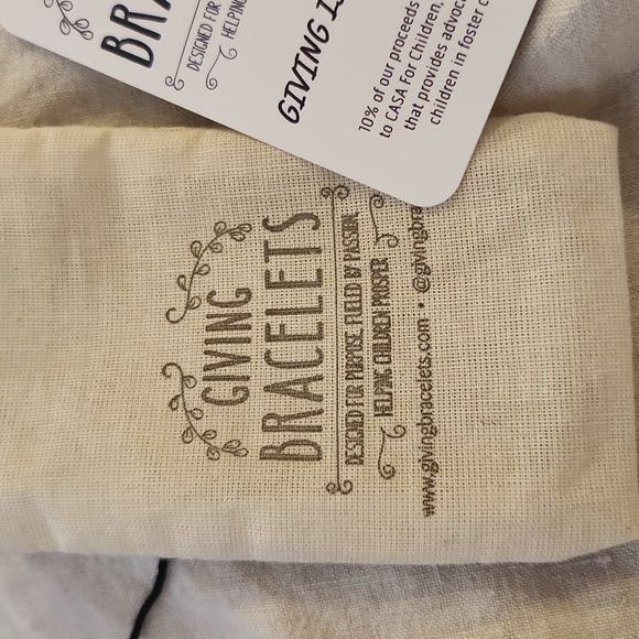 Giving Bracelet Leather buckle bracelet - Picture 4 of 6